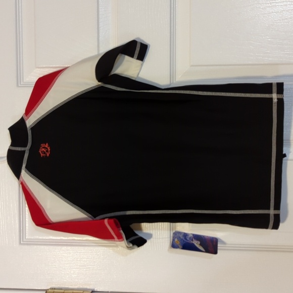 Boys Red and Black Rash Guard Shirt By Sunspecs Size Large NWT - Picture 5 of 5